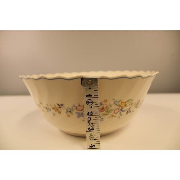 VTG Arcopal Milk Glass Serving Bowl Floral Scalloped Edge Victoria France READ - Picture 5 of 7